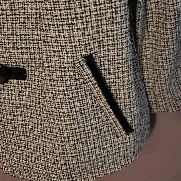 Blazer - Picture 3 of 6